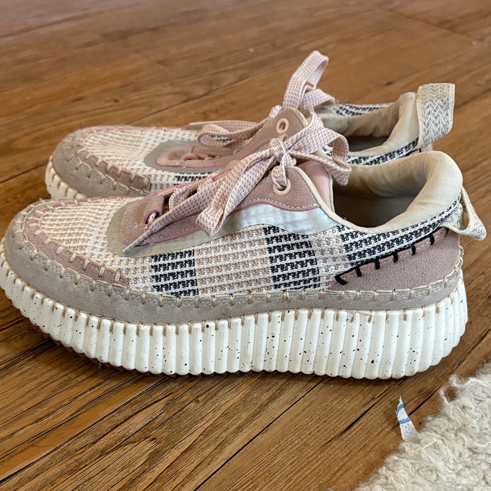 Chic Women’s Beige and Pink Sneakers